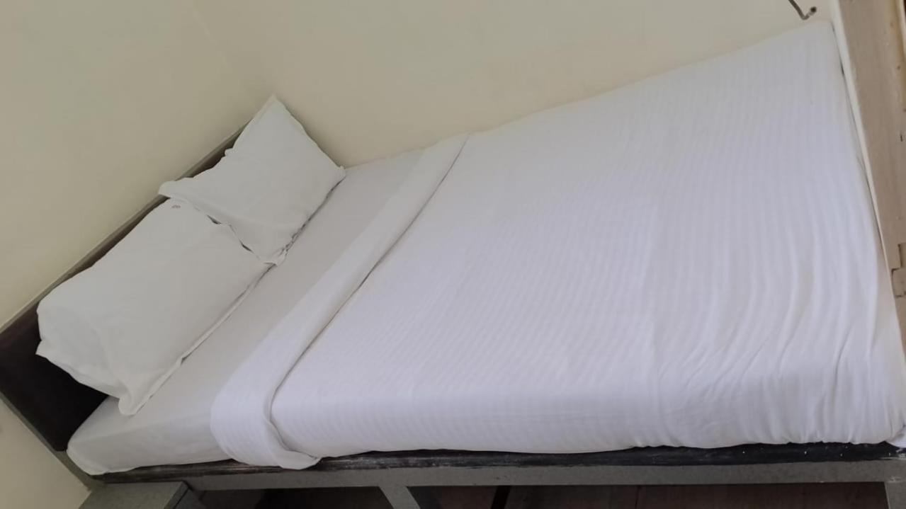 Hotel Urban Comfort Мумбаи Экстерьер фото